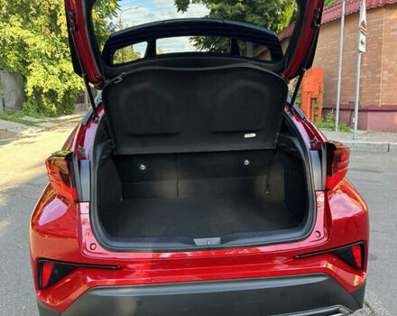 Красный Тойота C-HR, объемом двигателя 1.99 л и пробегом 44 тыс. км за 33500 $, фото 9 на Automoto.ua