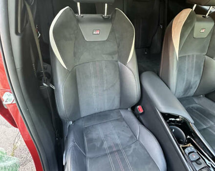 Красный Тойота C-HR, объемом двигателя 1.99 л и пробегом 44 тыс. км за 33500 $, фото 17 на Automoto.ua