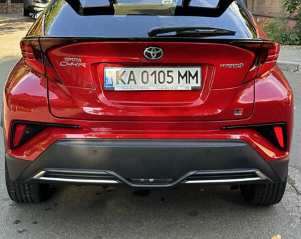 Красный Тойота C-HR, объемом двигателя 1.99 л и пробегом 44 тыс. км за 33500 $, фото 2 на Automoto.ua