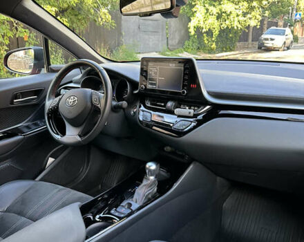 Красный Тойота C-HR, объемом двигателя 1.99 л и пробегом 44 тыс. км за 33500 $, фото 12 на Automoto.ua