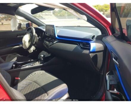 Красный Тойота C-HR, объемом двигателя 2 л и пробегом 80 тыс. км за 17500 $, фото 6 на Automoto.ua