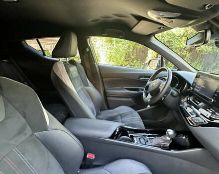 Красный Тойота C-HR, объемом двигателя 1.99 л и пробегом 44 тыс. км за 33500 $, фото 19 на Automoto.ua