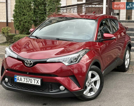 Красный Тойота C-HR, объемом двигателя 1.99 л и пробегом 46 тыс. км за 21500 $, фото 1 на Automoto.ua