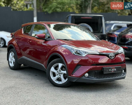 Красный Тойота C-HR, объемом двигателя 1.2 л и пробегом 112 тыс. км за 18800 $, фото 1 на Automoto.ua