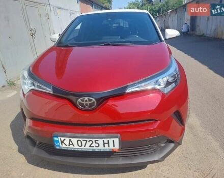 Тойота C-HR 2018 у Києві на Automoto.ua Червоний Тойота C-HR, об'ємом двигуна 1.99 л та пробігом 77 тис. км за 19900 $, фото 1 на Automoto.ua