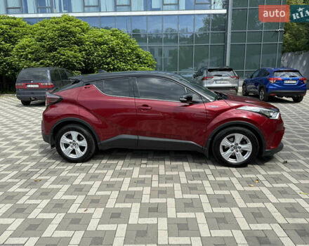 Червоний Тойота C-HR, об'ємом двигуна 1.8 л та пробігом 97 тис. км за 25000 $, фото 1 на Automoto.ua