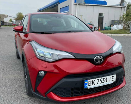 Красный Тойота C-HR, объемом двигателя 1.2 л и пробегом 50 тыс. км за 22000 $, фото 1 на Automoto.ua