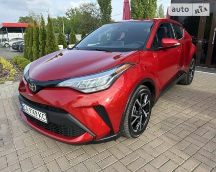 Красный Тойота C-HR, объемом двигателя 2 л и пробегом 52 тыс. км за 23400 $, фото 1 на Automoto.ua