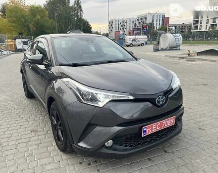 Тойота C-HR, объемом двигателя 1.8 л и пробегом 144 тыс. км за 23500 $, фото 2 на Automoto.ua
