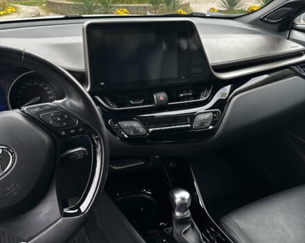 Тойота C-HR, об'ємом двигуна 1.8 л та пробігом 65 тис. км за 30000 $, фото 12 на Automoto.ua