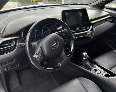 Тойота C-HR, об'ємом двигуна 1.8 л та пробігом 65 тис. км за 30000 $, фото 11 на Automoto.ua