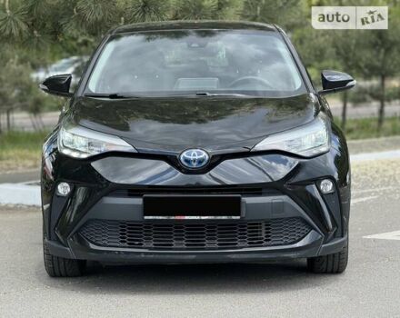 Тойота C-HR, объемом двигателя 1.8 л и пробегом 30 тыс. км за 27999 $, фото 2 на Automoto.ua