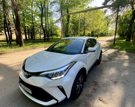 Тойота C-HR, об'ємом двигуна 1.2 л та пробігом 63 тис. км за 28500 $, фото 2 на Automoto.ua