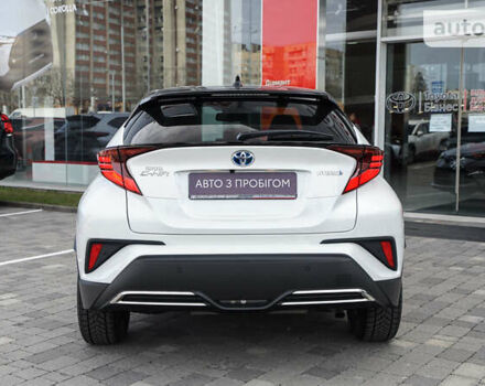 Тойота C-HR, об'ємом двигуна 1.99 л та пробігом 4 тис. км за 37139 $, фото 3 на Automoto.ua