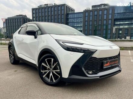 Тойота C-HR 2024 в Киеве на Automoto.ua Тойота C-HR, объемом двигателя 0 л и пробегом 14 тыс. км за 40900 $, фото 1 на Automoto.ua