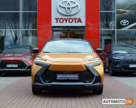 Желтый Тойота C-HR, объемом двигателя 2 л и пробегом 17 тыс. км за 39200 $, фото 4 на Automoto.ua