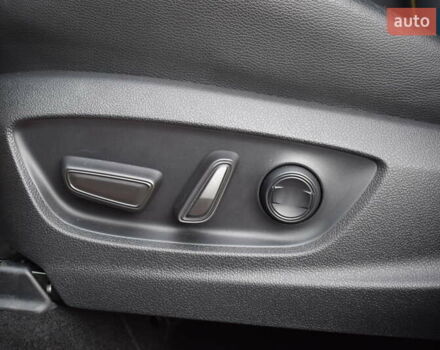 Жовтий Тойота C-HR, об'ємом двигуна 1.99 л та пробігом 17 тис. км за 39200 $, фото 19 на Automoto.ua