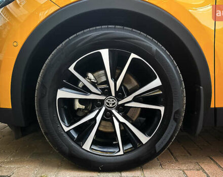 Тойота C-HR 2024 у Чернівцях на Automoto.ua Жовтий Тойота C-HR, об'ємом двигуна 1.99 л та пробігом 7 тис. км за 42724 $, фото 9 на Automoto.ua