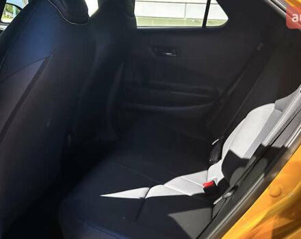 Тойота C-HR 2024 у Чернівцях на Automoto.ua Жовтий Тойота C-HR, об'ємом двигуна 1.99 л та пробігом 7 тис. км за 42724 $, фото 12 на Automoto.ua