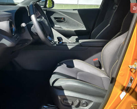 Желтый Тойота C-HR, объемом двигателя 1.99 л и пробегом 7 тыс. км за 43397 $, фото 13 на Automoto.ua