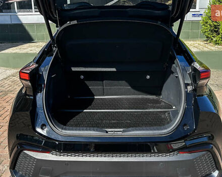 Тойота C-HR 2024 у Чернівцях на Automoto.ua Жовтий Тойота C-HR, об'ємом двигуна 1.99 л та пробігом 7 тис. км за 42724 $, фото 6 на Automoto.ua