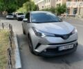 Серый Тойота C-HR, объемом двигателя 1.8 л и пробегом 56 тыс. км за 30000 $, фото 1 на Automoto.ua