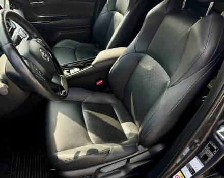 Серый Тойота C-HR, объемом двигателя 1.2 л и пробегом 106 тыс. км за 18200 $, фото 4 на Automoto.ua