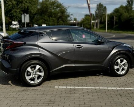 Серый Тойота C-HR, объемом двигателя 1.2 л и пробегом 106 тыс. км за 18200 $, фото 1 на Automoto.ua