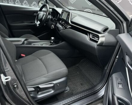 Серый Тойота C-HR, объемом двигателя 1.8 л и пробегом 83 тыс. км за 16900 $, фото 11 на Automoto.ua