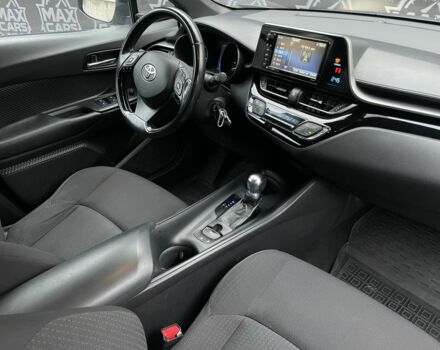 Серый Тойота C-HR, объемом двигателя 1.8 л и пробегом 83 тыс. км за 16900 $, фото 12 на Automoto.ua