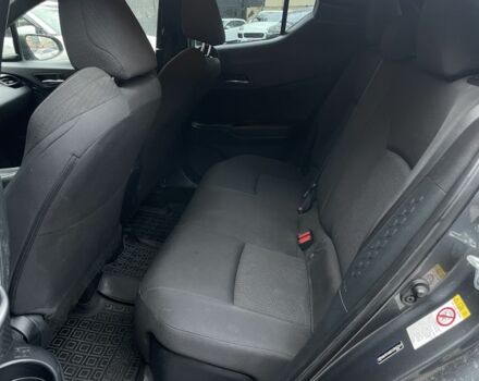 Серый Тойота C-HR, объемом двигателя 1.8 л и пробегом 83 тыс. км за 16900 $, фото 8 на Automoto.ua