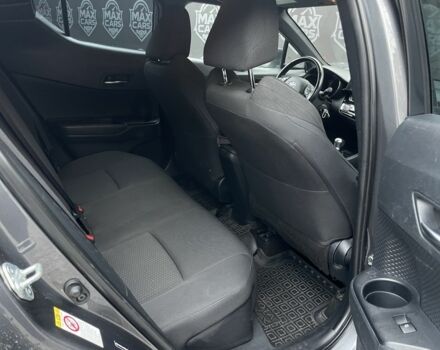 Серый Тойота C-HR, объемом двигателя 1.8 л и пробегом 83 тыс. км за 16900 $, фото 9 на Automoto.ua