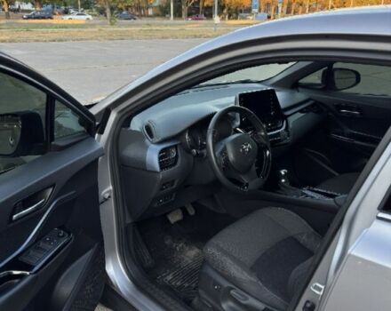 Серый Тойота C-HR, объемом двигателя 1.8 л и пробегом 133 тыс. км за 21400 $, фото 8 на Automoto.ua