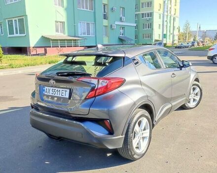 Серый Тойота C-HR, объемом двигателя 2 л и пробегом 29 тыс. км за 24000 $, фото 4 на Automoto.ua