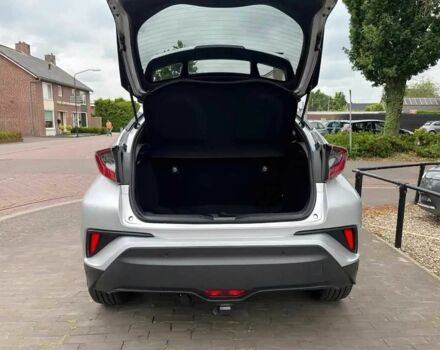 Серый Тойота C-HR, объемом двигателя 1.8 л и пробегом 33 тыс. км за 12000 $, фото 5 на Automoto.ua