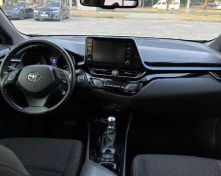 Серый Тойота C-HR, объемом двигателя 1.8 л и пробегом 133 тыс. км за 21400 $, фото 7 на Automoto.ua