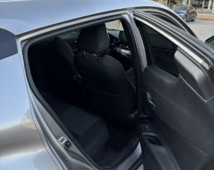 Серый Тойота C-HR, объемом двигателя 1.8 л и пробегом 133 тыс. км за 21400 $, фото 14 на Automoto.ua