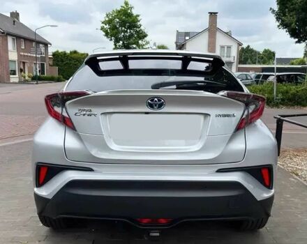 Серый Тойота C-HR, объемом двигателя 1.8 л и пробегом 33 тыс. км за 12000 $, фото 3 на Automoto.ua