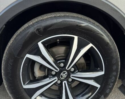 Серый Тойота C-HR, объемом двигателя 1.8 л и пробегом 133 тыс. км за 21400 $, фото 10 на Automoto.ua