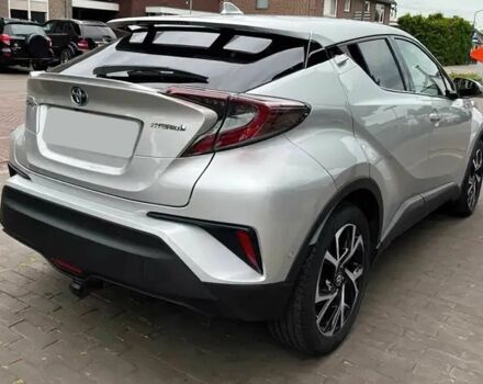 Серый Тойота C-HR, объемом двигателя 1.8 л и пробегом 33 тыс. км за 12000 $, фото 2 на Automoto.ua