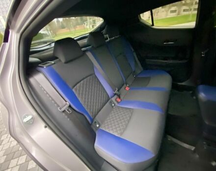 Серый Тойота C-HR, объемом двигателя 0 л и пробегом 76 тыс. км за 27000 $, фото 5 на Automoto.ua