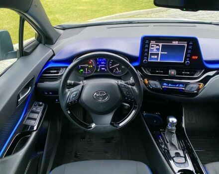 Серый Тойота C-HR, объемом двигателя 0 л и пробегом 76 тыс. км за 27000 $, фото 3 на Automoto.ua