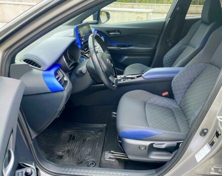 Серый Тойота C-HR, объемом двигателя 0 л и пробегом 76 тыс. км за 27000 $, фото 4 на Automoto.ua