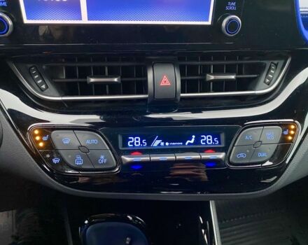 Серый Тойота C-HR, объемом двигателя 0 л и пробегом 76 тыс. км за 27000 $, фото 13 на Automoto.ua