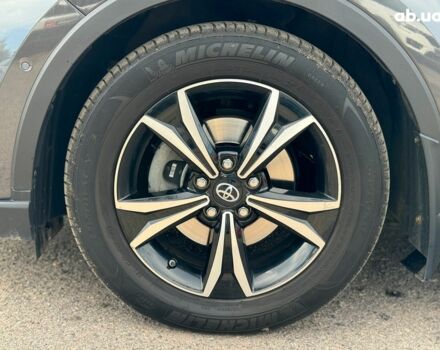 Серый Тойота C-HR, объемом двигателя 2 л и пробегом 42 тыс. км за 29890 $, фото 11 на Automoto.ua