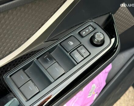 Серый Тойота C-HR, объемом двигателя 2 л и пробегом 42 тыс. км за 29890 $, фото 15 на Automoto.ua