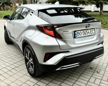 Серый Тойота C-HR, объемом двигателя 2 л и пробегом 14 тыс. км за 27500 $, фото 1 на Automoto.ua