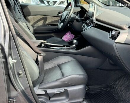 Серый Тойота C-HR, объемом двигателя 2 л и пробегом 42 тыс. км за 29890 $, фото 25 на Automoto.ua