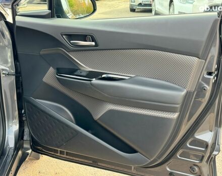 Серый Тойота C-HR, объемом двигателя 2 л и пробегом 42 тыс. км за 29890 $, фото 24 на Automoto.ua