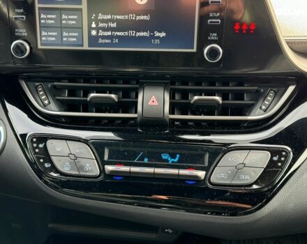 Серый Тойота C-HR, объемом двигателя 2 л и пробегом 42 тыс. км за 29890 $, фото 31 на Automoto.ua